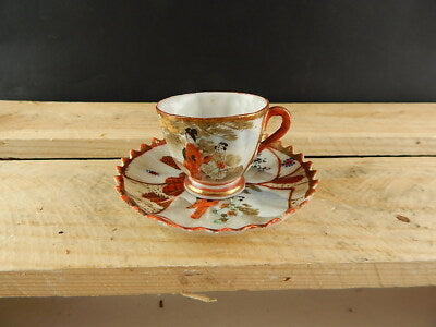 ANTICO SET PICCOLA TAZZA E PIATTINO PORCELLANA GIAPPONESE DIPINTO A MANO GEISHA