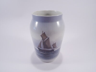 VASO ROYAL COPENHAGEN "Marina con Barca a Vela"