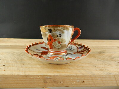 ANTICO SET PICCOLA TAZZA E PIATTINO PORCELLANA GIAPPONESE DIPINTO A MANO GEISHA