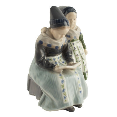 STATUINA PORCELLANA ROYAL COPENHAGEN "Ragazze di Amager Leggono" 1395 ORIGINALE