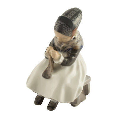STATUINA PORCELLANA ROYAL COPENHAGEN "Ragazza di Amager Lavora a Maglia" 1314 CM 15