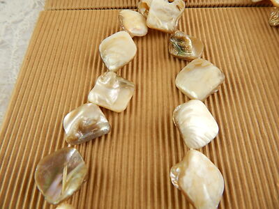 VINTAGE RARA LUNGA COLLANA SCARAMAZZE NATURALI MADREPERLA Circonferenza 125 cm.