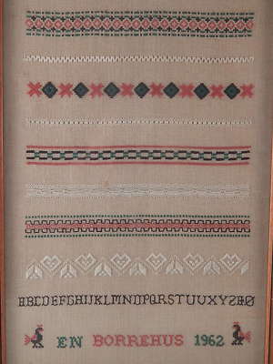 VINTAGE MODERNARIATO IMPARATICCIO SAMPLER RICAMO A MANO HAND-MADE DEL 1962