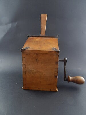 ANTICA AUTENTICA GRATTUGIA MANOVELLA CANTONI BREVETTATA E PREMIATA CON MEDAGLIE