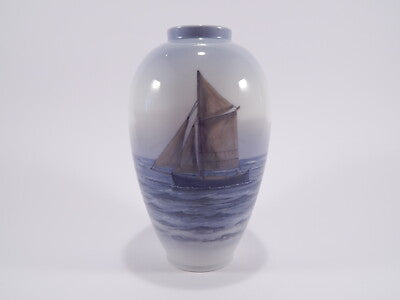 VASO VINTAGE ROYAL COPENHAGEN "Marina con Barca Vichinga"