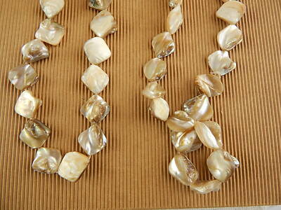 VINTAGE RARA LUNGA COLLANA SCARAMAZZE NATURALI MADREPERLA Circonferenza 125 cm.