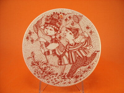 PLACCA DEL MESE CERAMICA NYMOLLE COPENHAGEN DI BJORN WIMBLAD AGOSTO "Bye-bye"