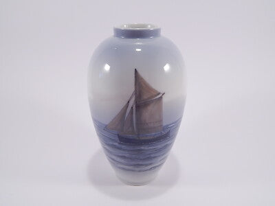 VASO VINTAGE ROYAL COPENHAGEN "Marina con Barca Vichinga"