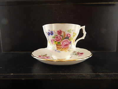 PREZIOSA PORCELLANA ROYAL WINDSOR TAZZA CAFFE' VINTAGE COLLEZIONE BOUQUET ROSE