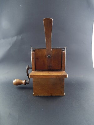 ANTICA AUTENTICA GRATTUGIA MANOVELLA CANTONI BREVETTATA E PREMIATA CON MEDAGLIE