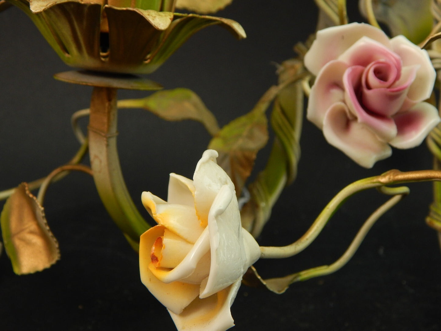 APPLIQUE TRE FUOCHI ANTICA LIBERTY FERRO BATTUTO E ROSE CERAMICA POLICROME #1733