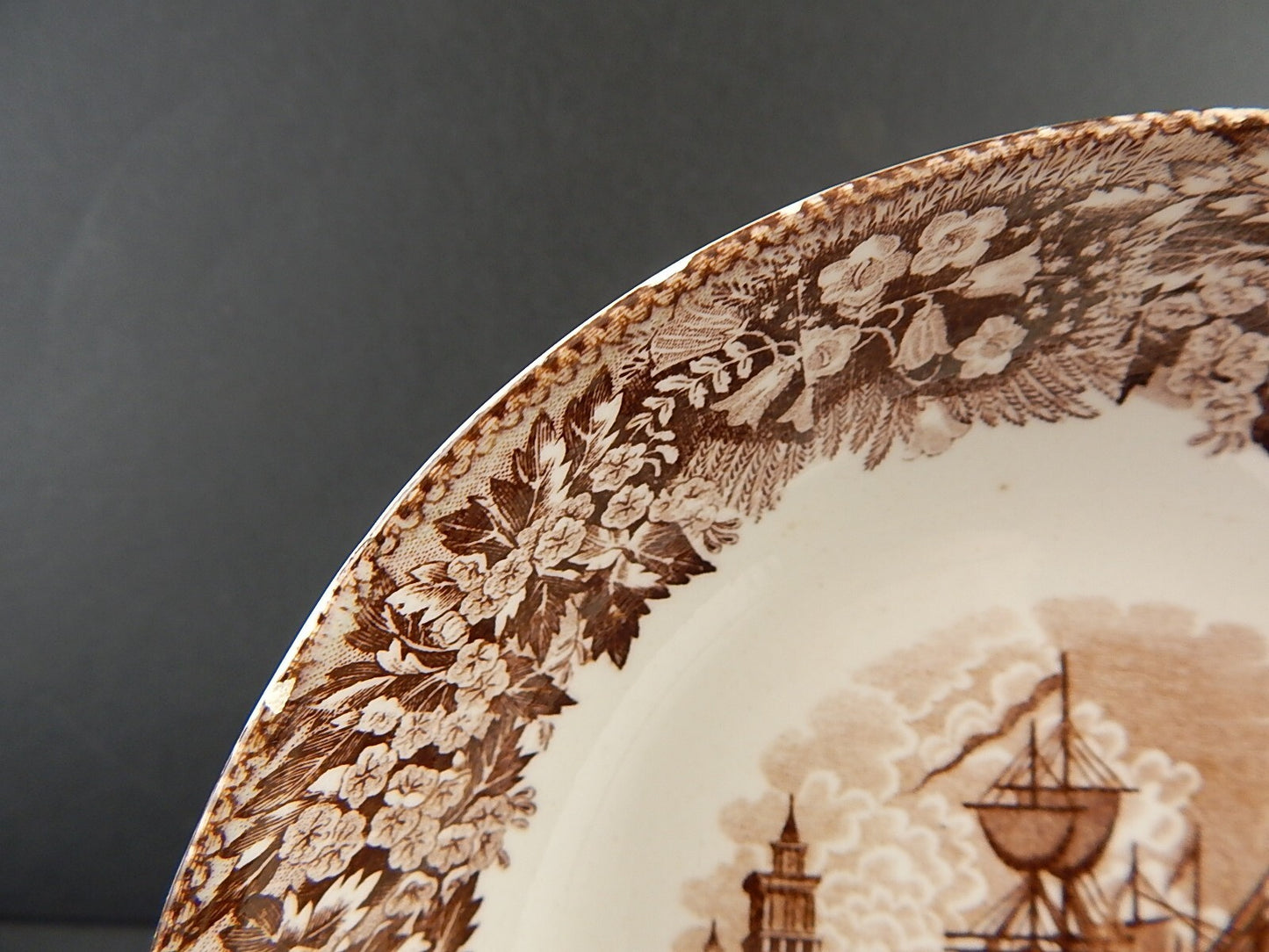 ANTICA CIOTOLA SEMI PORCELLANA RICHARD MILANO DECORO FERRARA META' 800