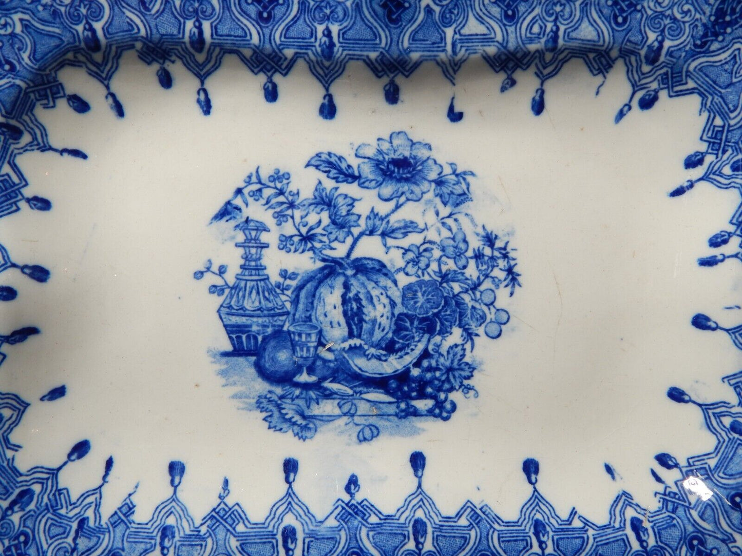 ANTICO VASSOIO CON MANICI CERAMICA RICHARD MILANO SECONDA META' 800 BIANCO BLU