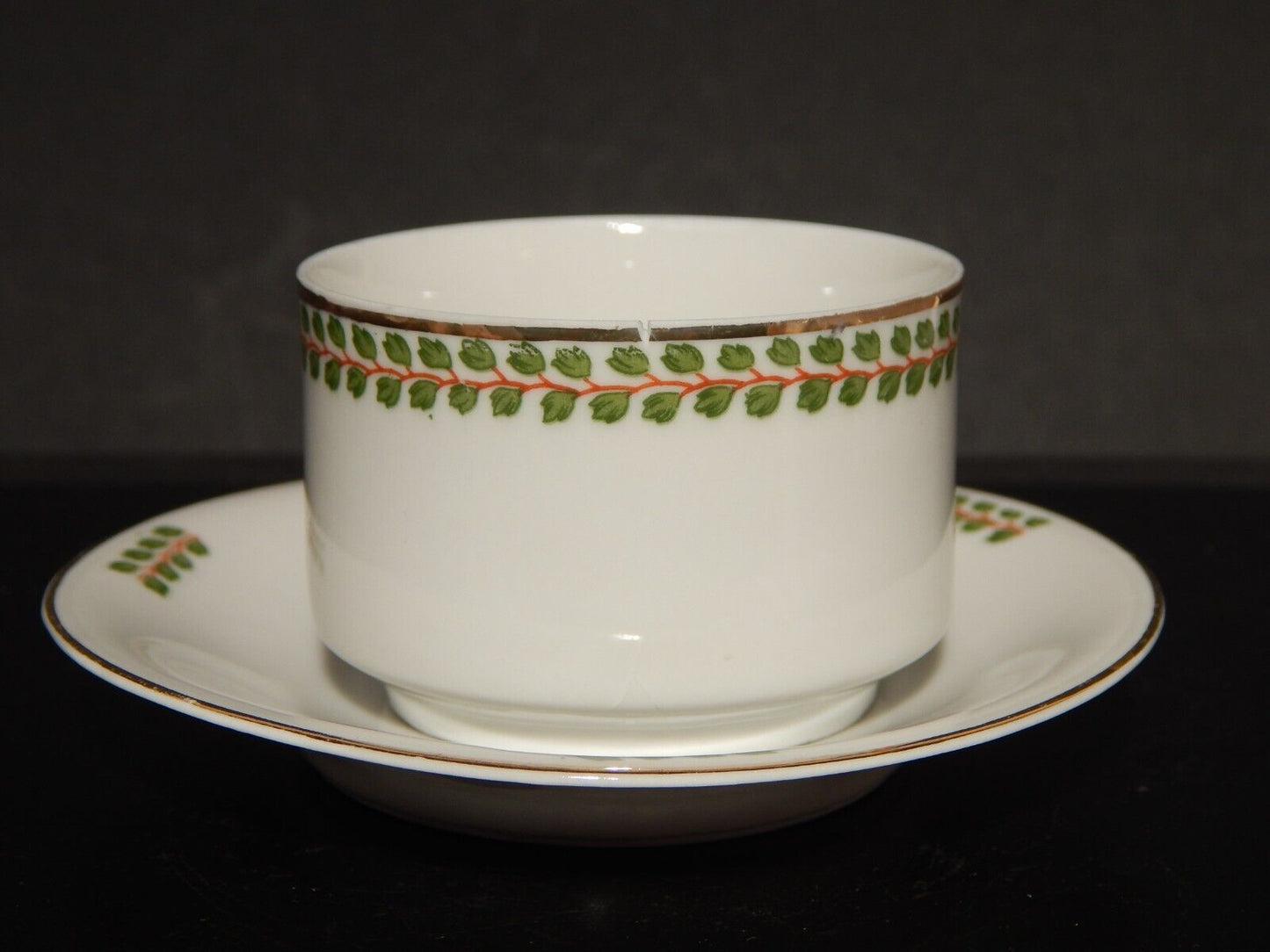 ANTICA TAZZINA CAFFÈ PORCELLANA BIANCA GHIRLANDE PICCOLE FOGLIE VERDI difetto