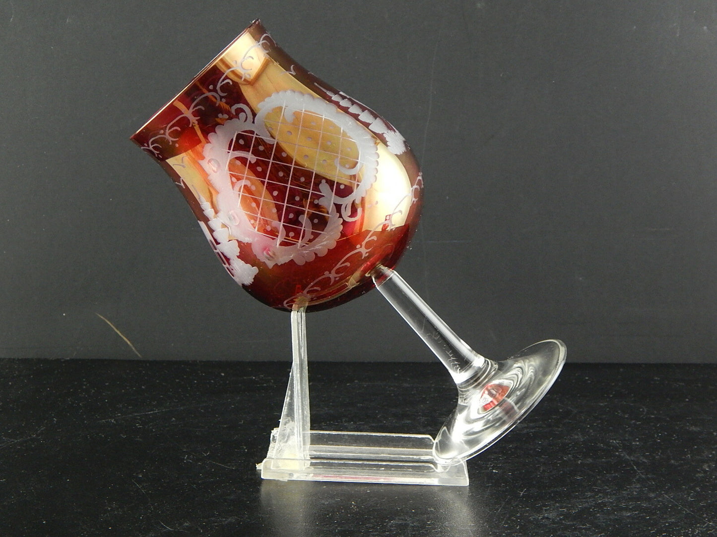 ANTICO BICCHIERE CALICE CRISTALLO ROSSO RUBINO INCISO ALL'ACIDO BOEMIA