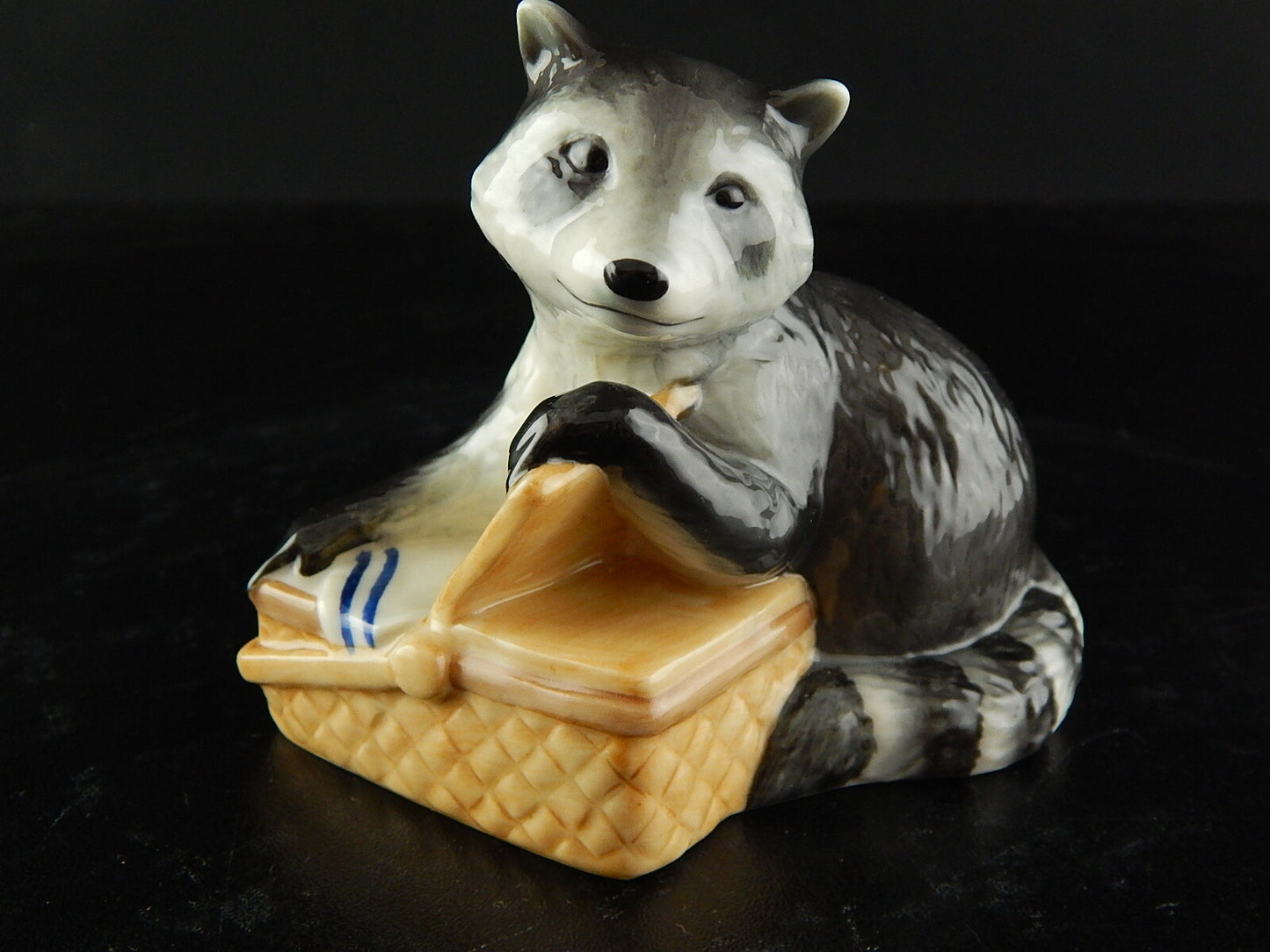 ROYAL COPENHAGEN RARA STATUINA PORCELLANA PROCIONE RACOON PRIMA SCELTA 055