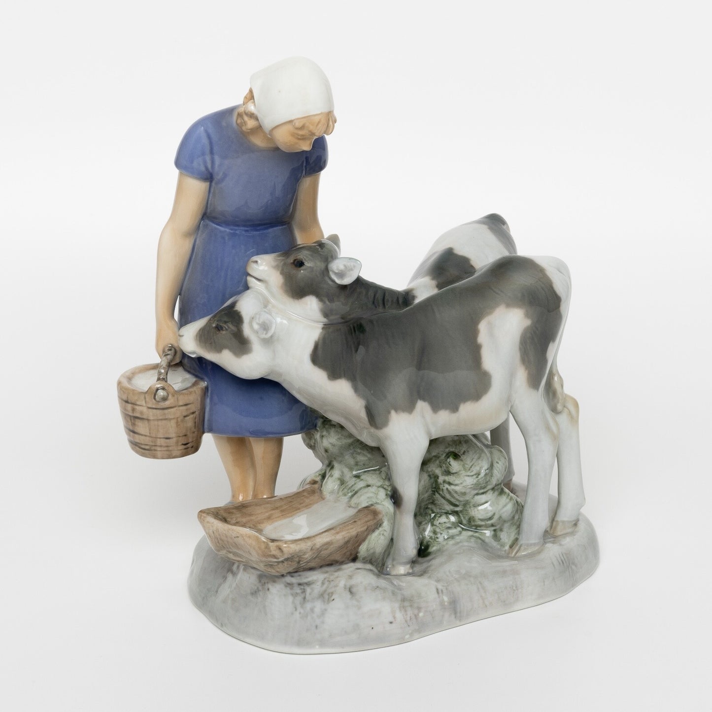 STATUINA PORCELLANA ROYAL COPENHAGEN BING&GRONDAHL "Ragazza con Vitelli" CM. 20