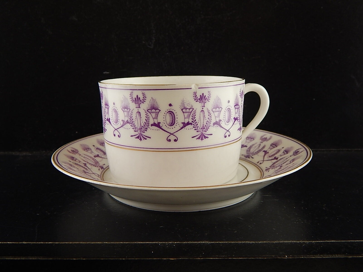 ANTICA PREZIOSA TAZZA TE' STILE IMPERO IN PORCELLANA BIANCA DECORATA VIOLA ORO