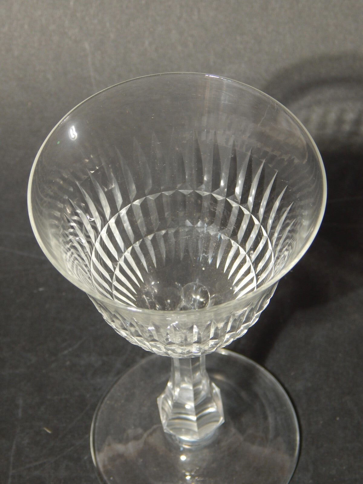 ANTICO ART DECO ELEGANTE SERVIZIO 18 BICCHIERI CALICI VETRO MOLATO