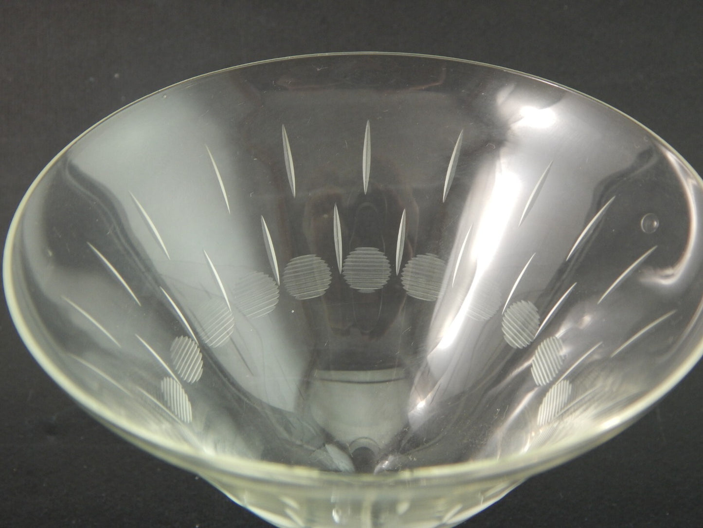 ANTICO ELEGANTE RARO ART DECO SERVIZIO 18 CALICI CRISTALLO MOLATO E INCISO