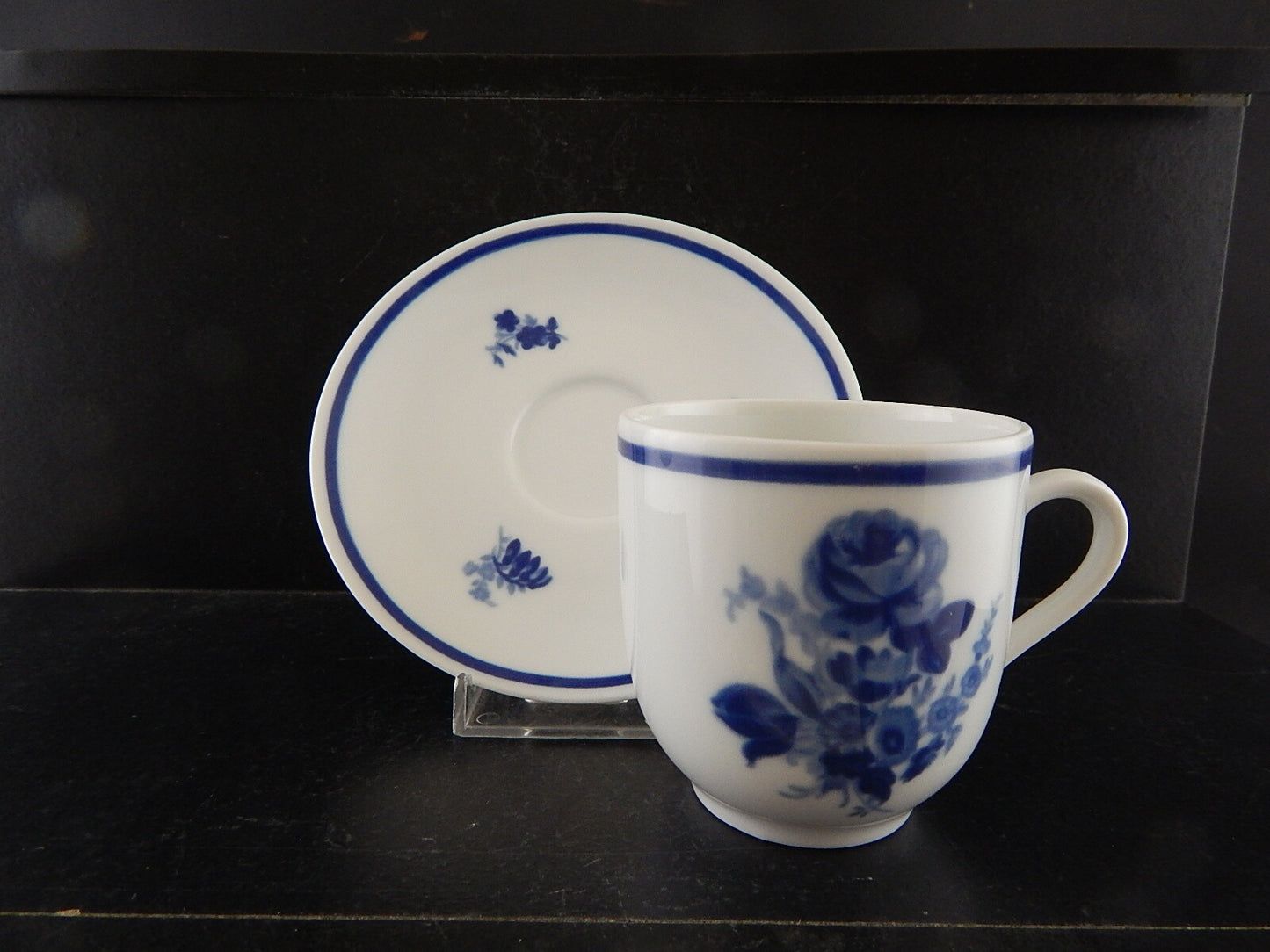 ANTICO RARA TAZZA E PIATTINO PORCELLANA BIANCA FIORI BLU WINTERLING BAVARIA