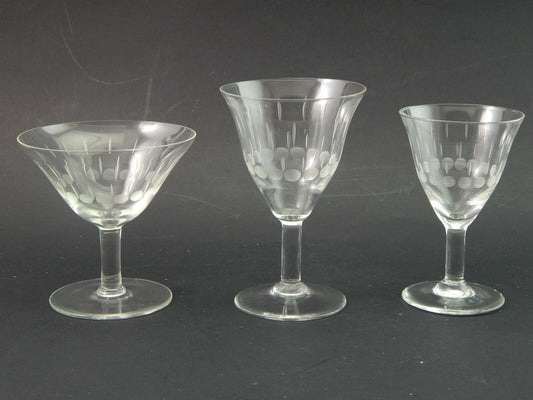 ANTICO ELEGANTE RARO ART DECO SERVIZIO 18 CALICI CRISTALLO MOLATO E INCISO