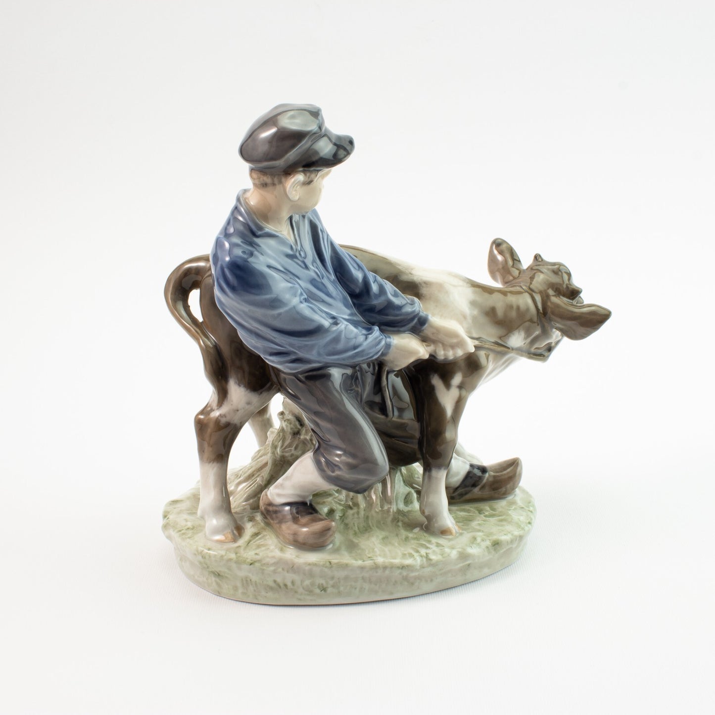 STATUINA PORCELLANA ROYAL COPENHAGEN "Ragazzo con Vitello" 772 ORIGINALE 18x17