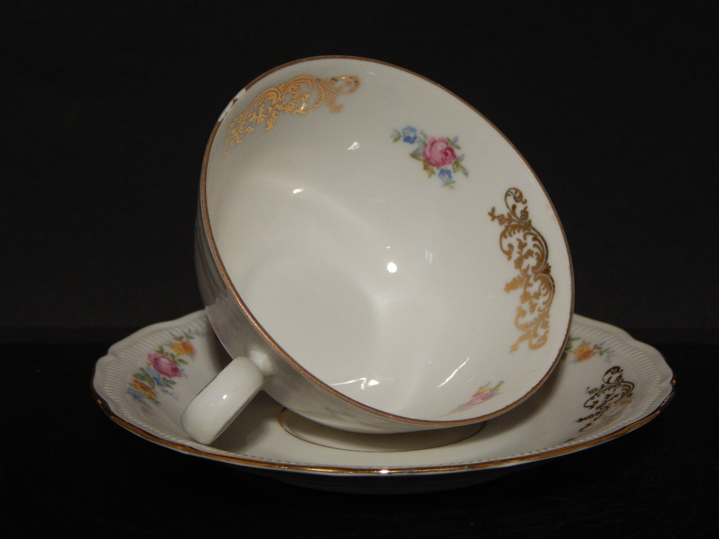 ANTICA TAZZA TE' PORCELLANA BIANCA ARABESCHI BAVARIA SELTMANN RENATE DIFETTO