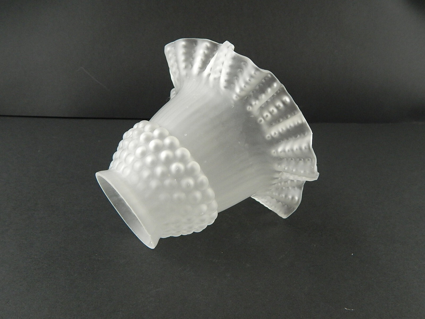 ANTICO EPOCA LIBERTY VETRO SATINATO TULIP PARALUME PER APPLIQUE O LAMPADA A477