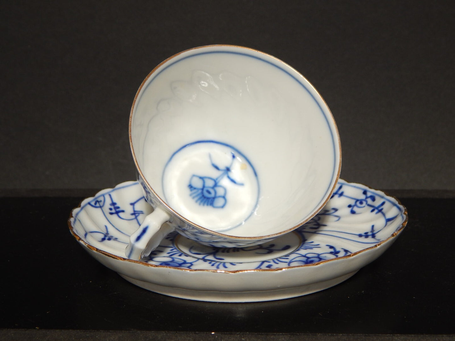 ANTICA TAZZA DA TE' PORCELLANA ROYAL TETTAU BLUE FLUTED BIANCO BLU PROFILO ORO