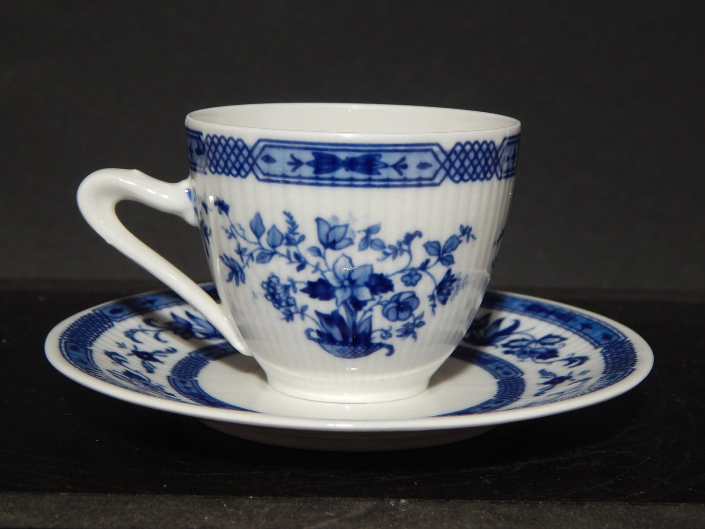 VINTAGE PREZIOSA TAZZINA PORCELLANA BIANCA BLU FLOREALE OSCAR SCHALLER BAVARIA