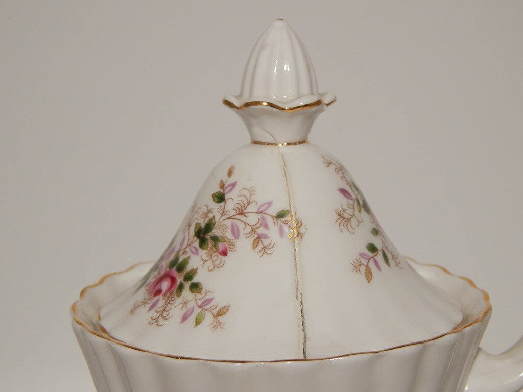 PREZIOSA PORCELLANA ROYAL ALBERT VINTAGE CAFFETTIERA LAVENDER ROSE DIFETTO