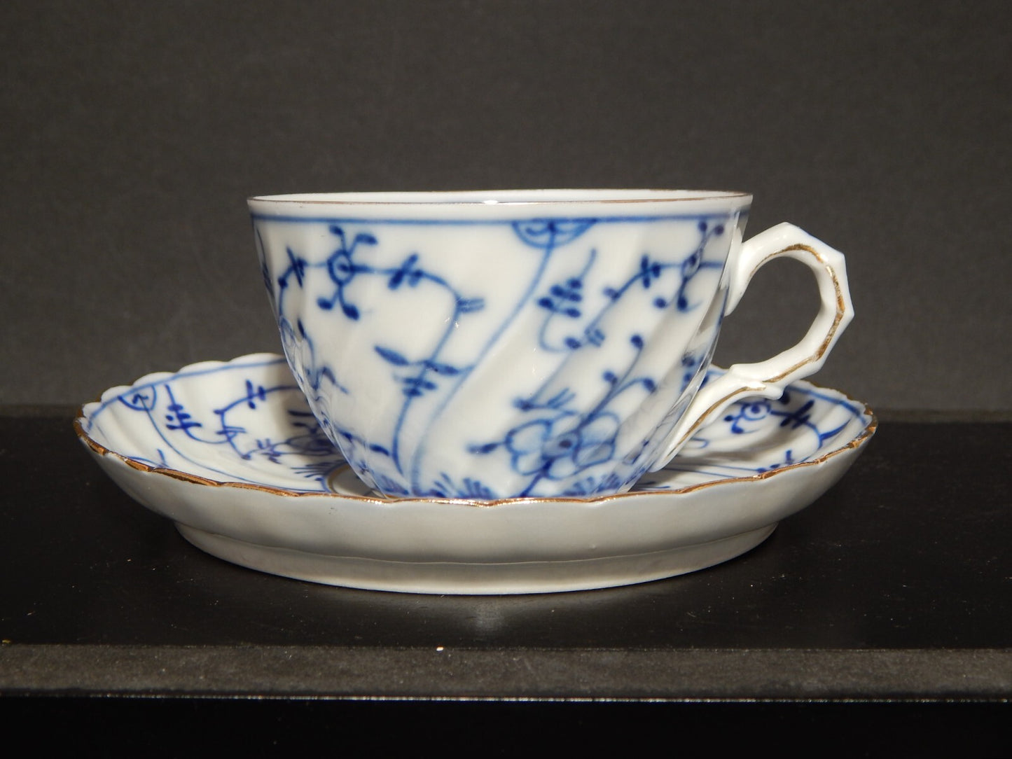 ANTICA TAZZA DA TE' PORCELLANA ROYAL TETTAU BLUE FLUTED BIANCO BLU PROFILO ORO