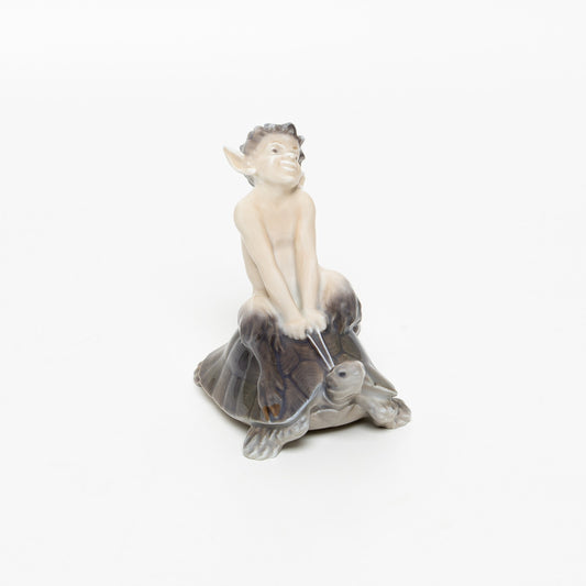 STATUINA PORCELLANA ROYAL COPENHAGEN "Fauno su Tartaruga" 858 CM 9x9x6 DIFETTO