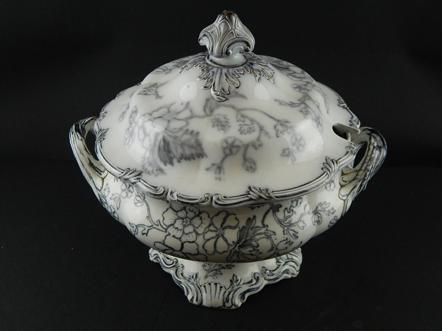 ANTICA RARA ZUPPIERA CENTROTAVOLA PORCELLANA VITTORIANA META' 800 DECORO A MANO