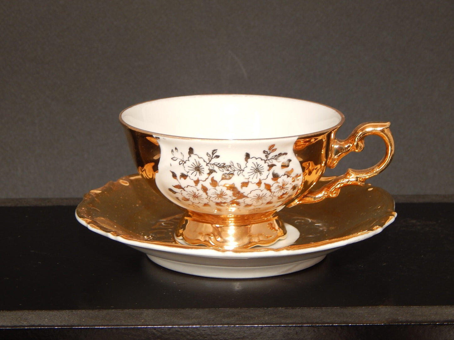 ANTICA ROCAILLE TAZZA TE' PORCELLANA BIANCA E ORO ZECCHINO BAVARIA