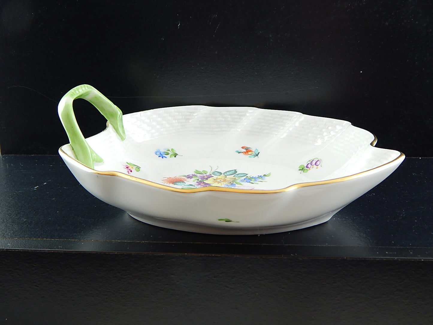 PORCELLANA HEREND VASSOIO FOGLIA DIPINTO A MANO PRIMAVERA COLLEZIONE PRINTEMPS