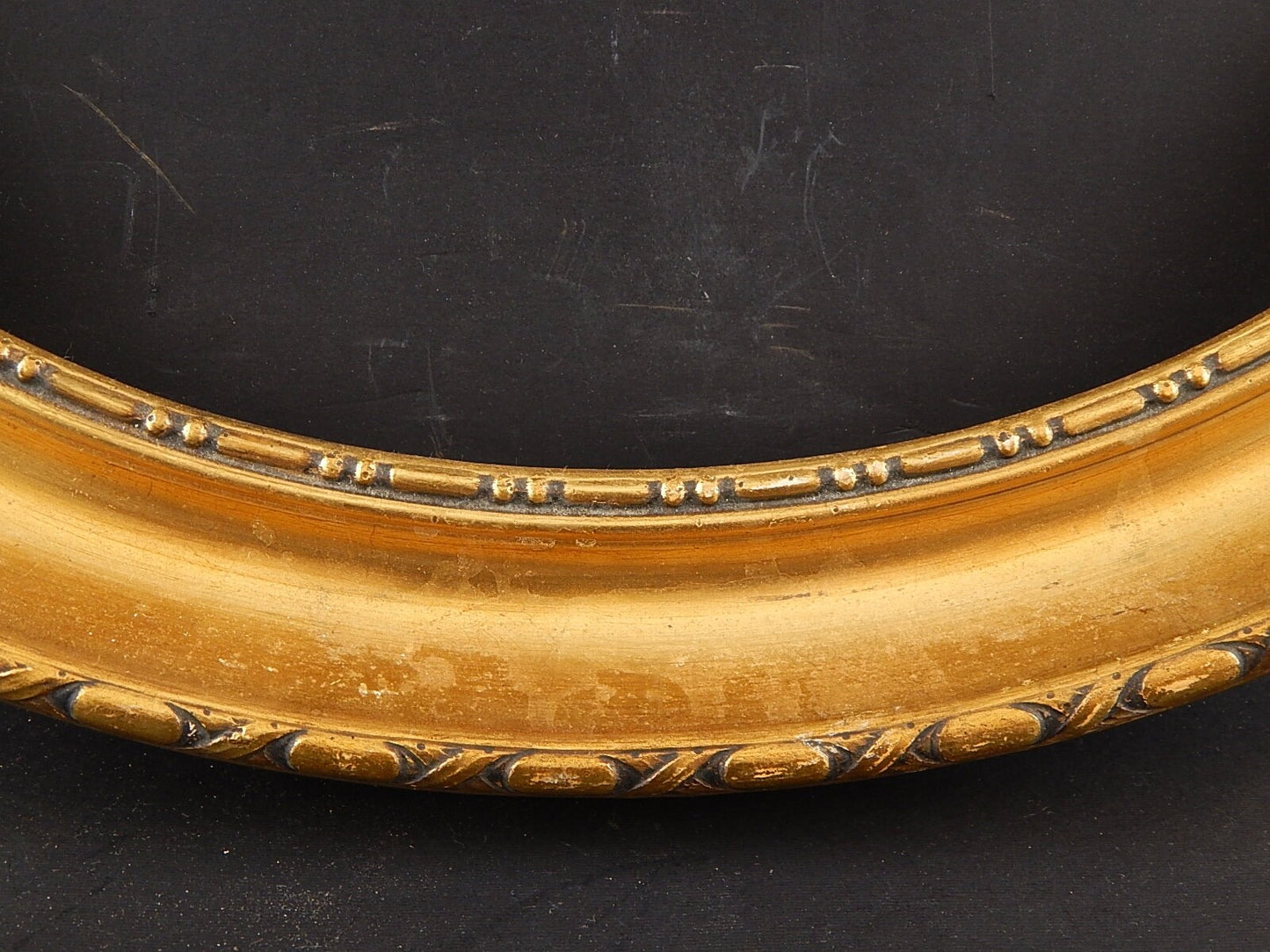 ANTICA CORNICE OVALE DORATA IN GESSO RIFINITA IN PASTIGLIA 1900 LIBERTY