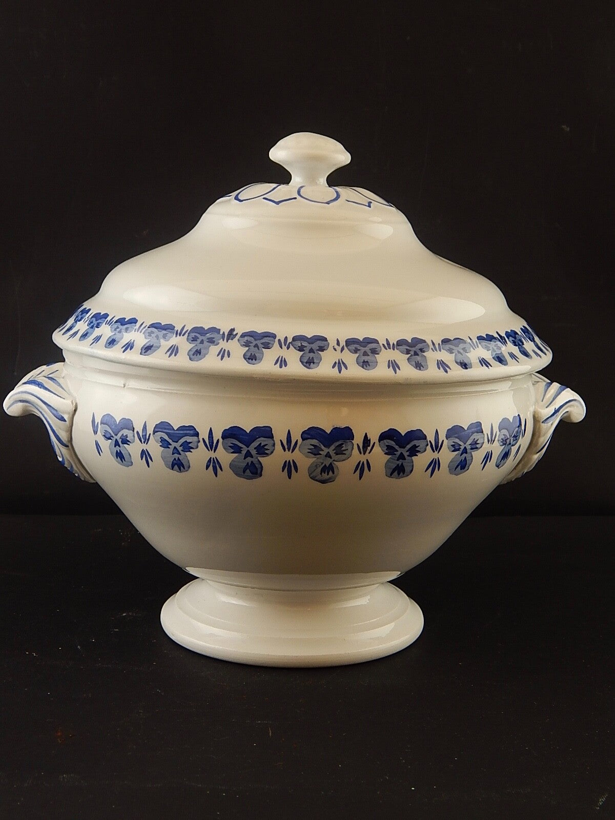 ANTICA PRIMO 900 ZUPPIERA CENTROTAVOLA PORCELLANA BIANCA VIOLE DEL PENSIERO BLU