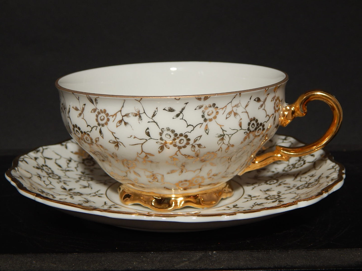 ANTICA TAZZA COLAZIONE PORCELLANA BIANCA E ORO BAVARIA SELTMANN THERESIA difetto
