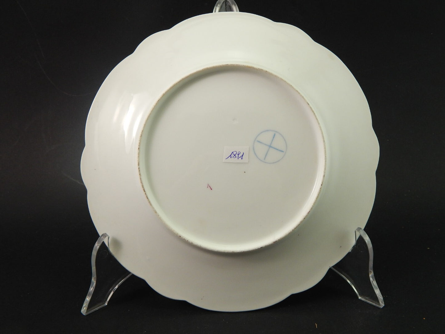 ANTICO PREZIOSO PIATTO DECORATIVO ROMANTICO PORCELLANA VIENNA ROSSO E ORO #1891