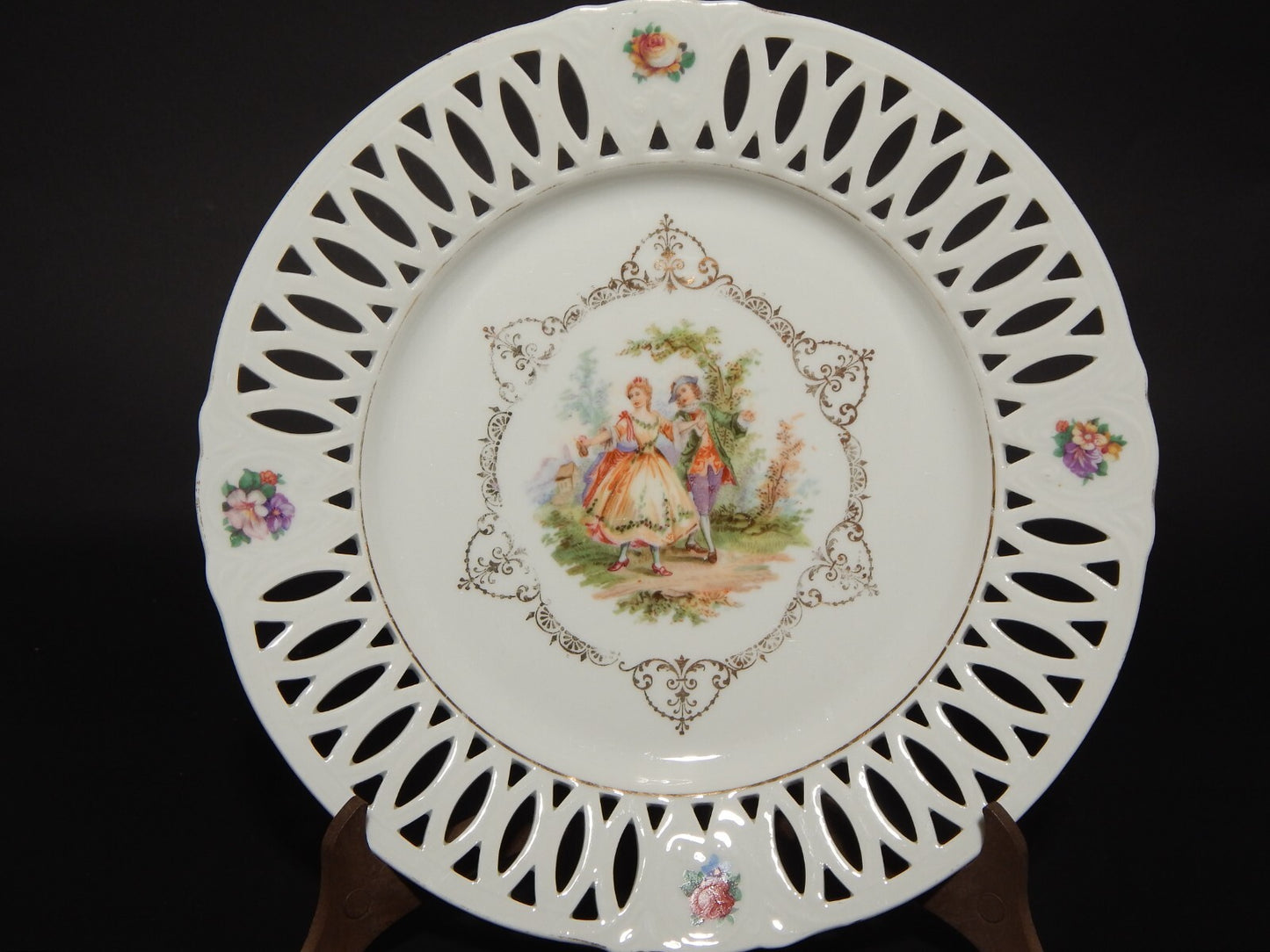 ANTICO RARO ROMANTICO SET 6 PIATTI PORCELLANA TRAFORATI CON SCENE GALANTI