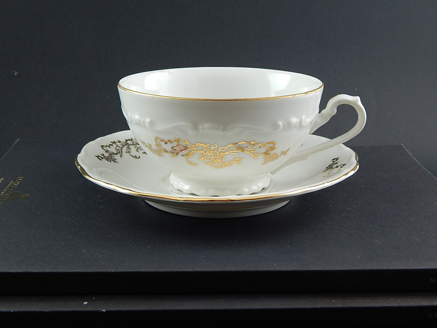 ROCAILLE ANTICA TAZZA CON PIATTO COLAZIONE PORCELLANA BIANCA DECORO ORO BOEMA
