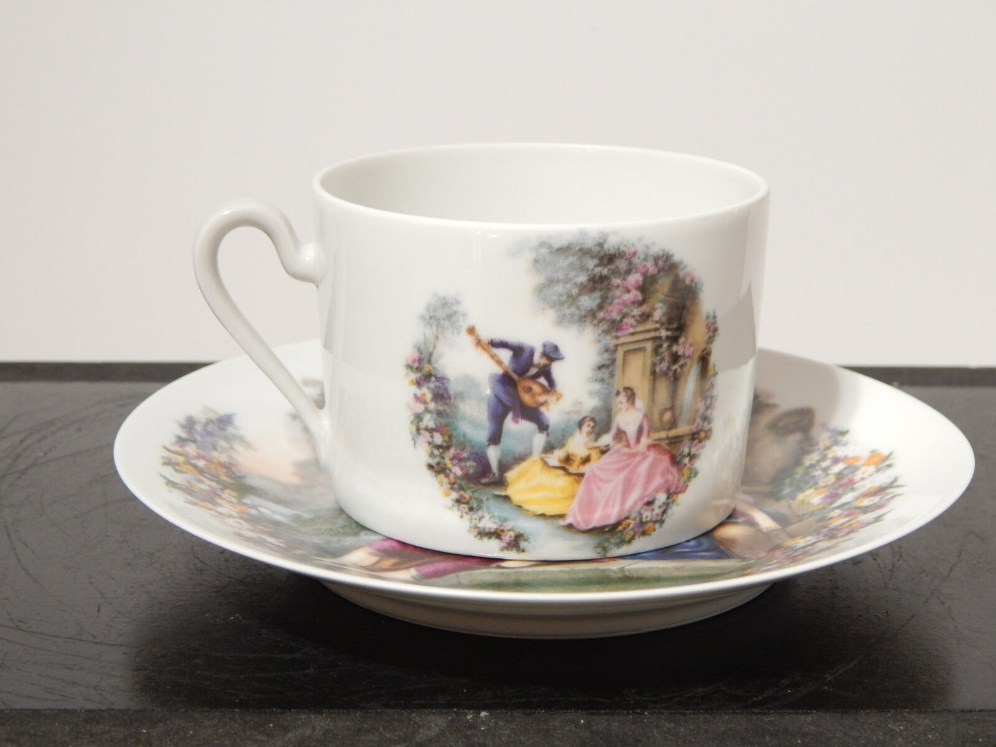 ANTICA PRIMA META' 900 LIMOGES TAZZA TE' PORCELLANA BIANCA SCENA GALANTE #1835