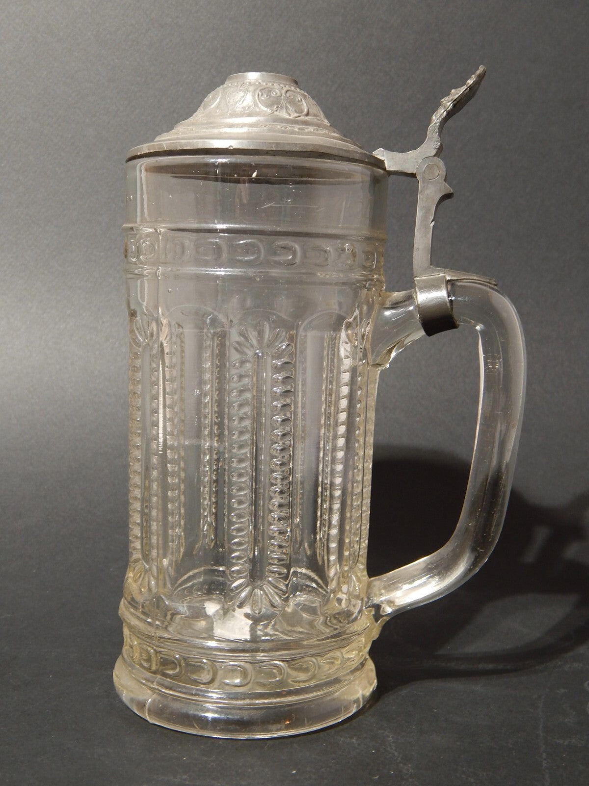 ANTICO BOCCALE BIRRA VETRO PRESSATO CON COPERCHIO PELTRO TEDESCO