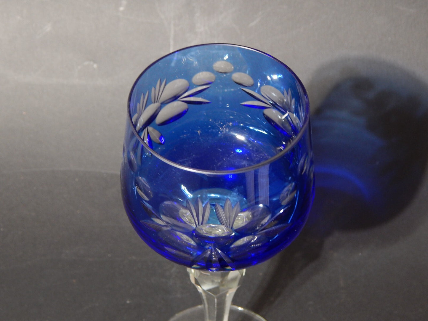 RETRO BICCHIERE CALICE CRISTALLO BOEMIA MOLATO INCISO BLU COBALTO DIFETTO