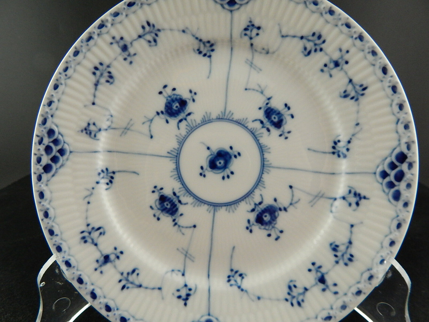 ROYAL COPENHAGEN PORCELLANA BLUE FLUTED HALF LACE PIATTO PIANO 620