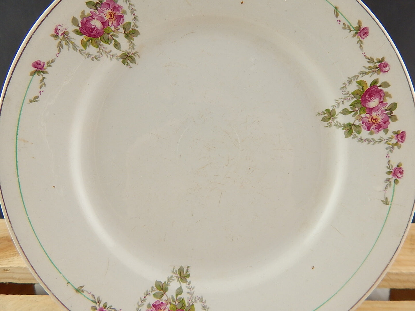 ANTICO PIATTO PIANO CERAMICA CHIUSA PESIO GHIRLANDE ROSE LIBERTY