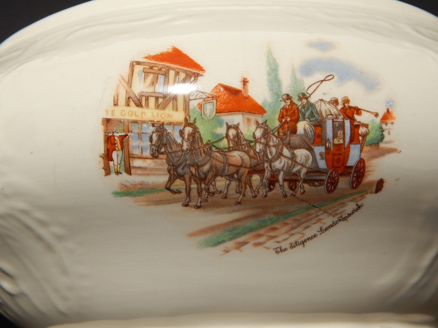 ANTICA ZUPPIERA CENTROTAVOLA CERAMICA LAVENO 1856 THE DILIGENCE LONDON IPSWICH