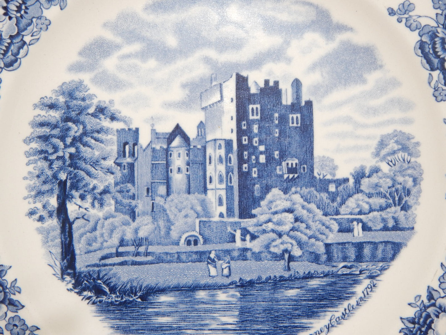 VINTAGE JOHNSON BROS OLD BRITAIN CASTLE BLU PIATTO PIANO PORCELLANA DIFETTO 1911